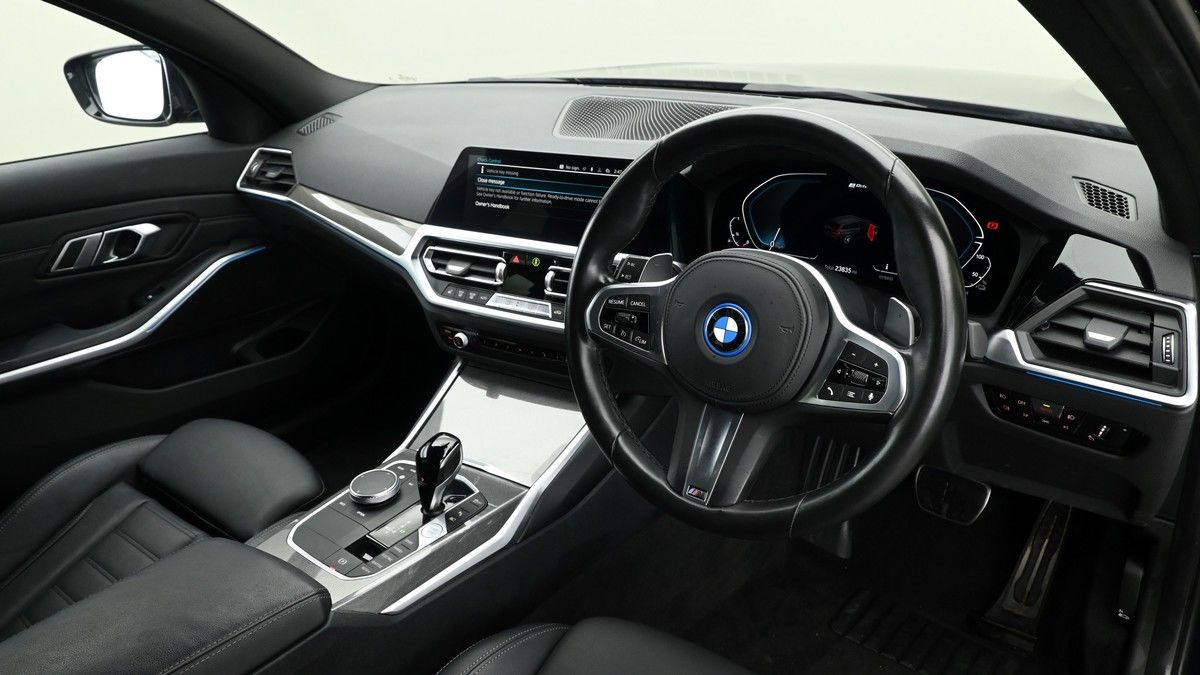 BMW 3 Series Image 3