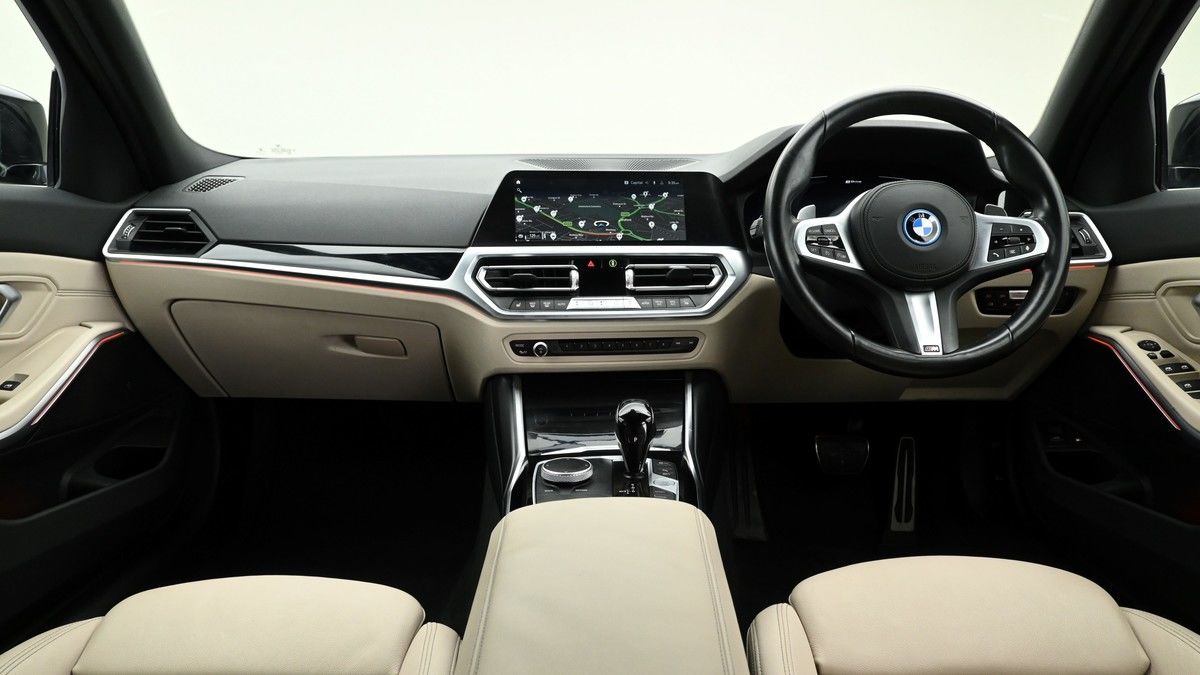 BMW 3 Series Image 14