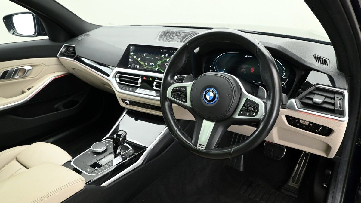 BMW 3 Series Image 3