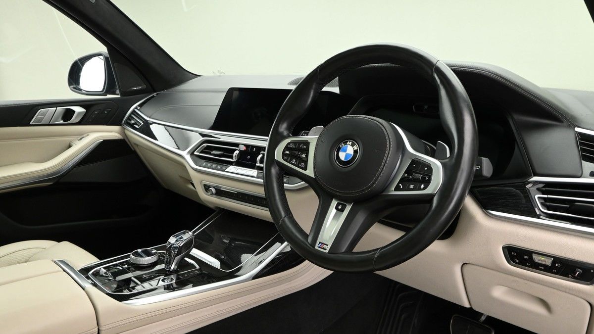 More views of BMW X7