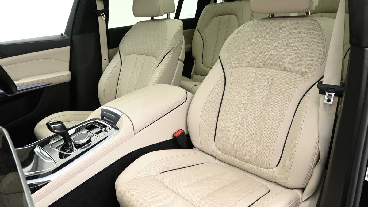 More views of BMW X7