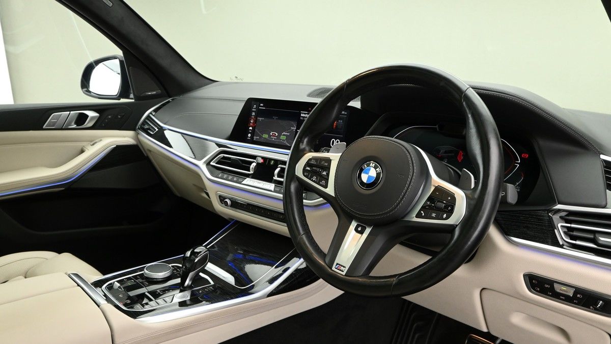 More views of BMW X7