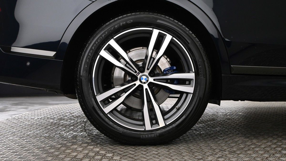 BMW X7 Image 9