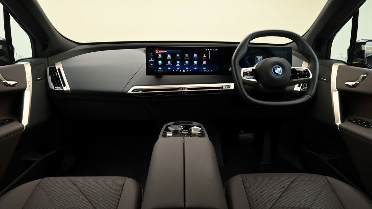 BMW iX Image 14