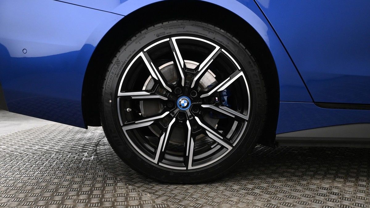 BMW i4 Image 9