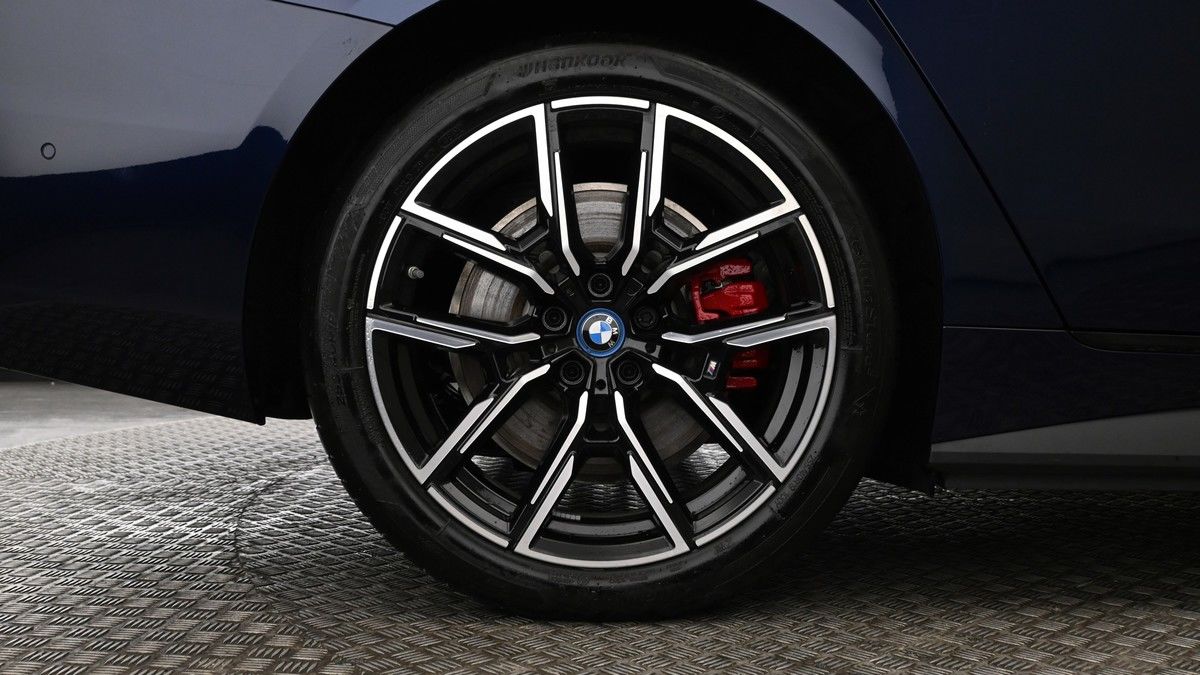 BMW i4 Image 9