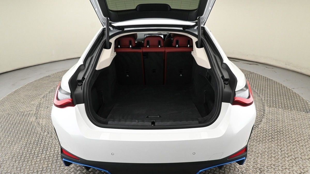 BMW i4 Image 10