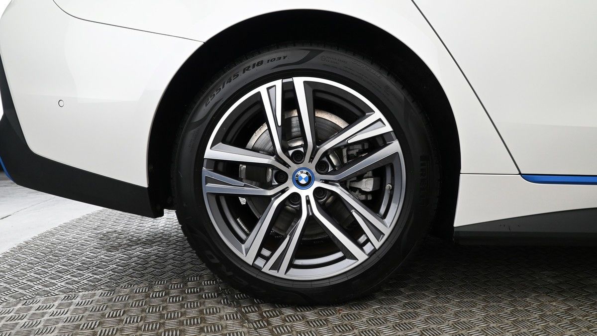 BMW i4 Image 9