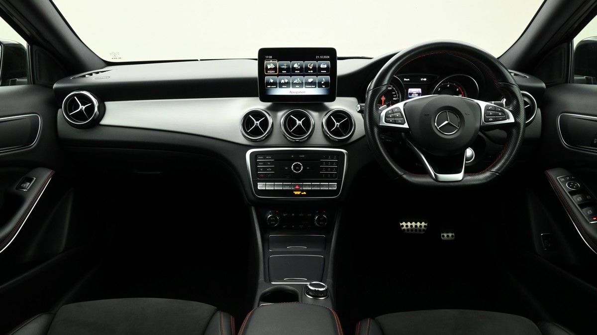 Mercedes-Benz GLA Image 14