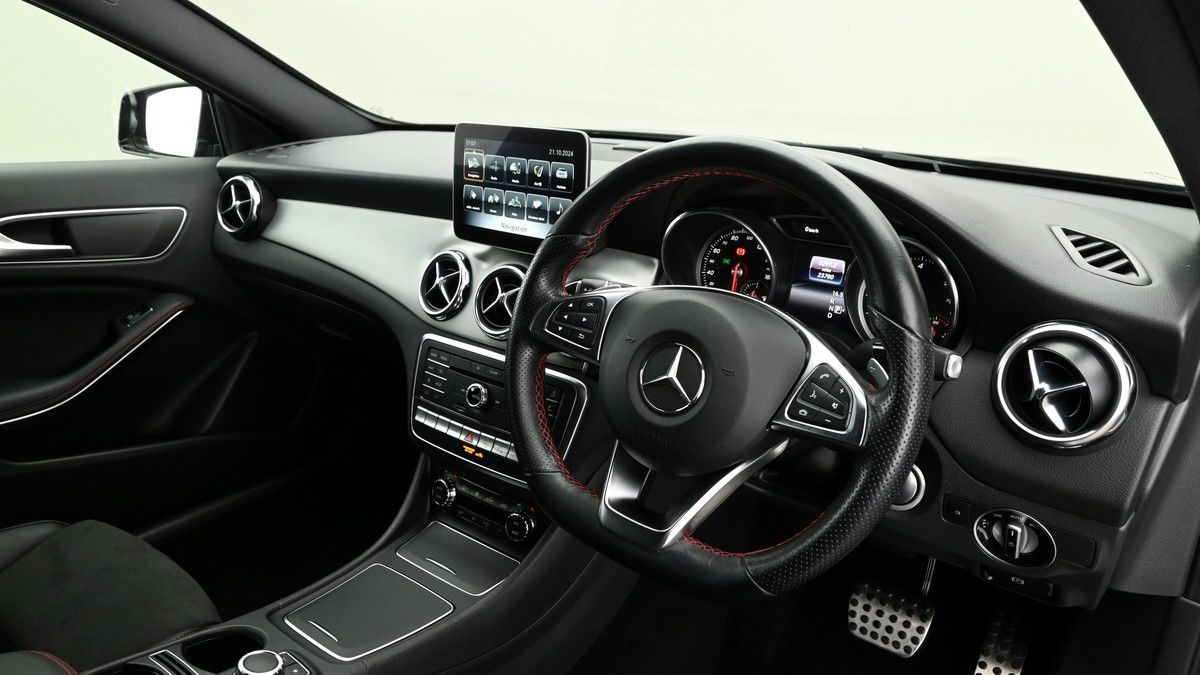 More views of Mercedes-Benz GLA