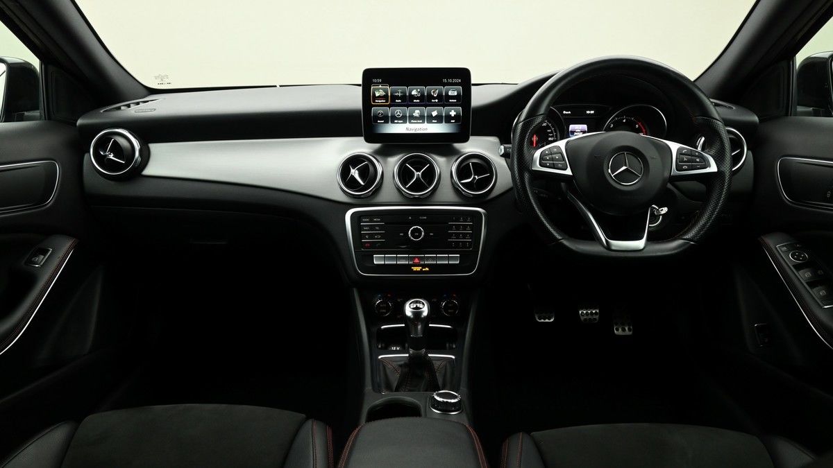 Mercedes-Benz GLA Image 14