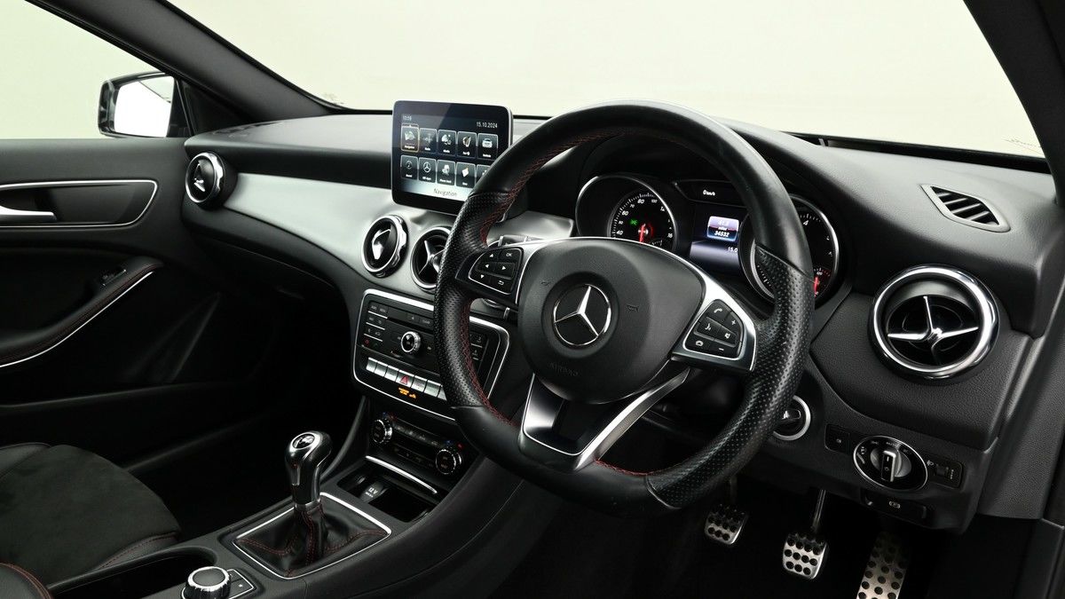 Mercedes-Benz GLA Image 3