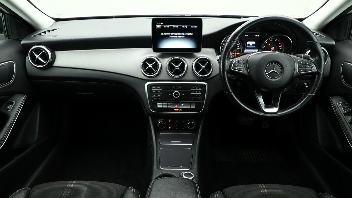 Mercedes-Benz GLA Image 13