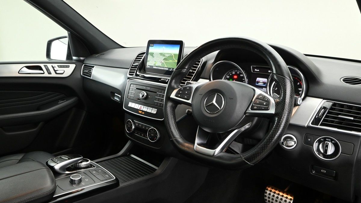 Mercedes-Benz GLE Class Image 3