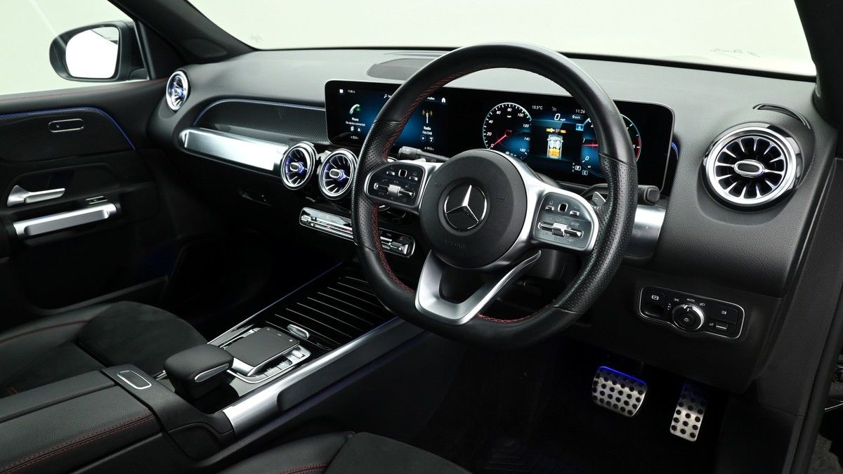 Mercedes-Benz GLB Image 3