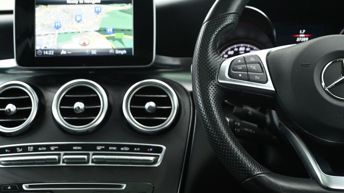 Mercedes-Benz GLC Image 15