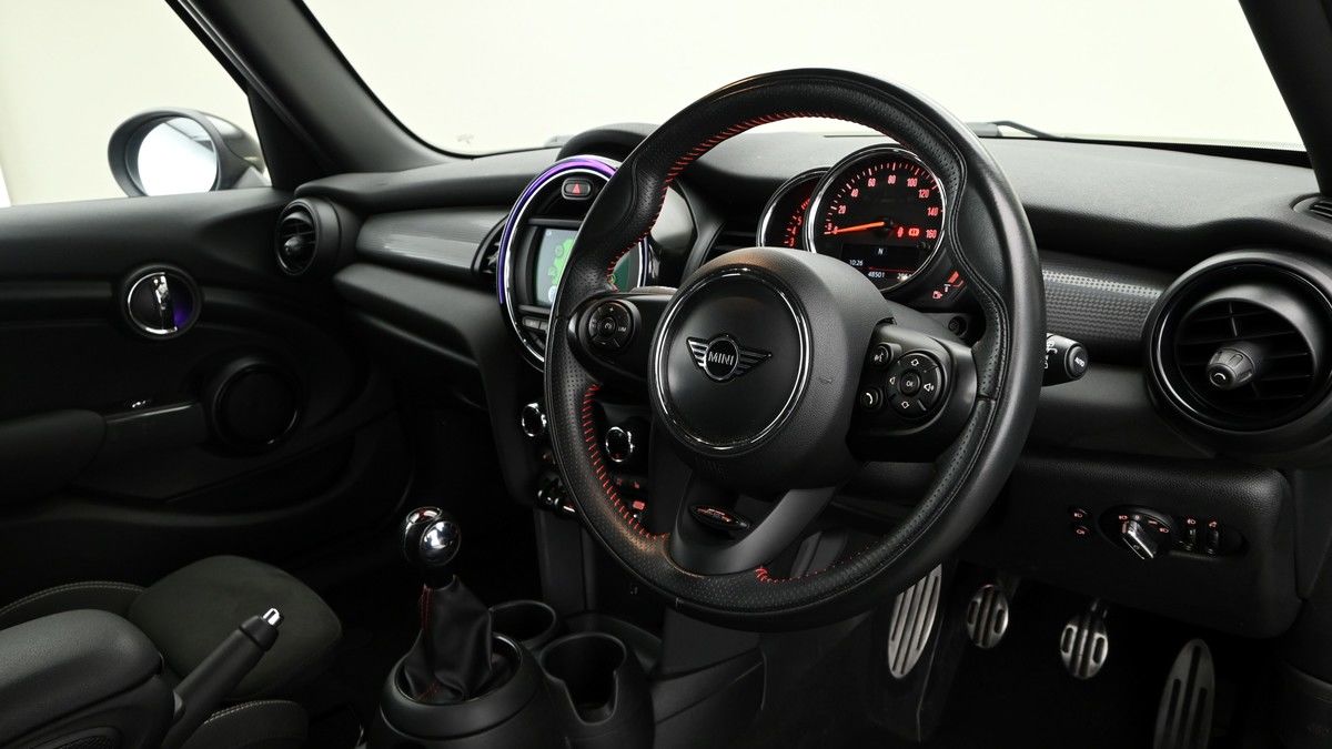 MINI Hatch Image 3