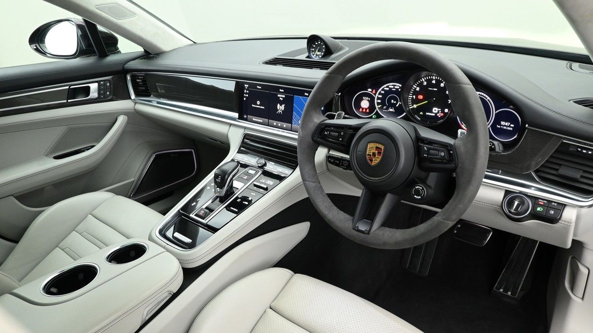 Porsche Panamera Image 3