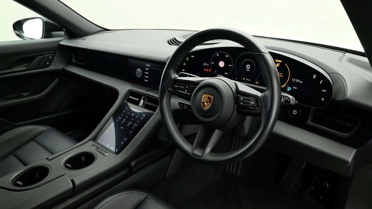 Porsche Taycan Image 14