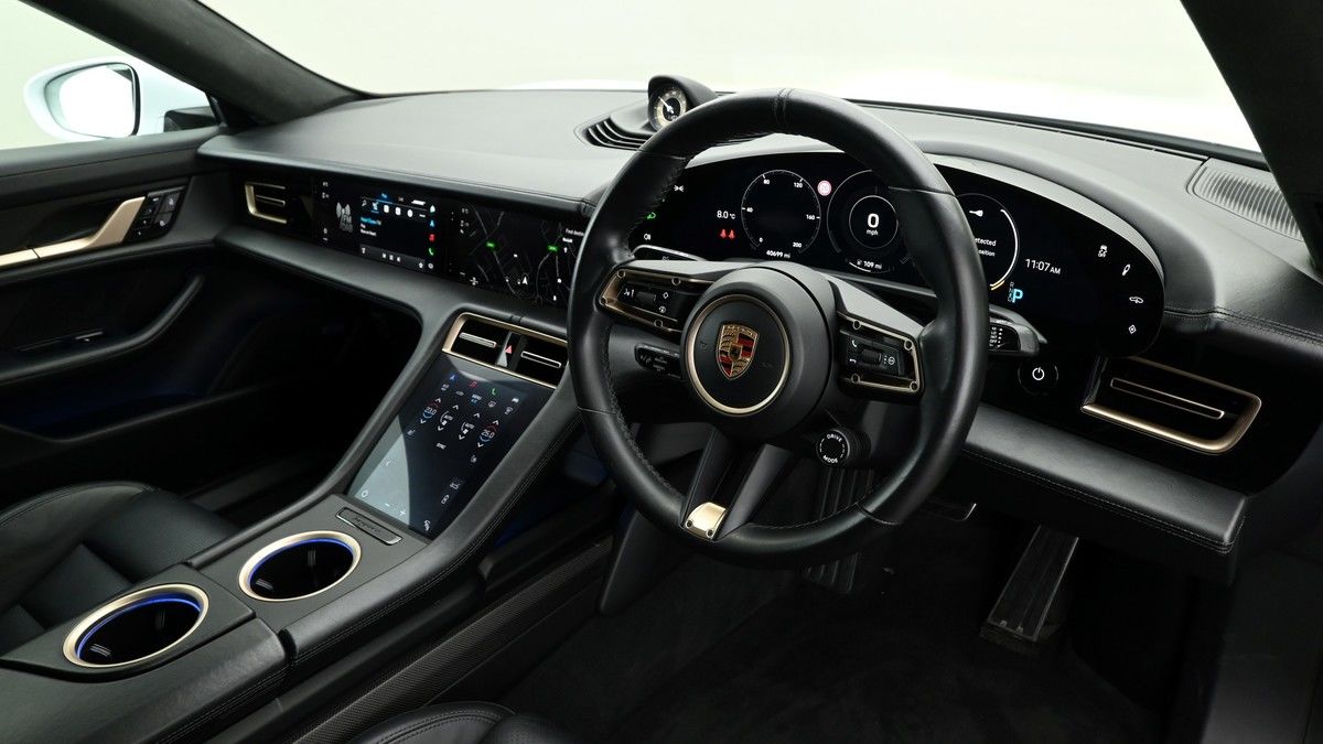 Porsche Taycan Image 3