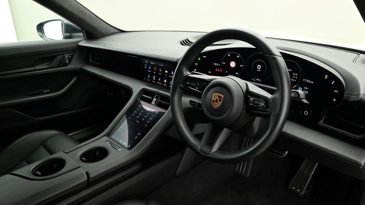 Porsche Taycan Image 3