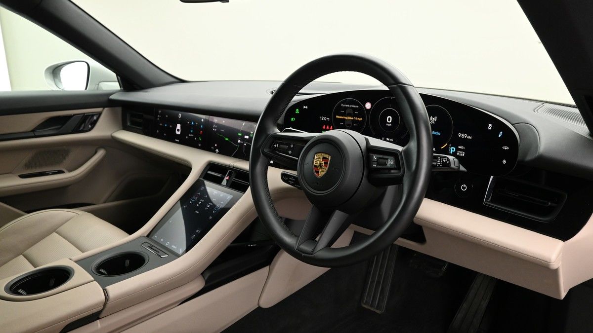 Porsche Taycan Image 3