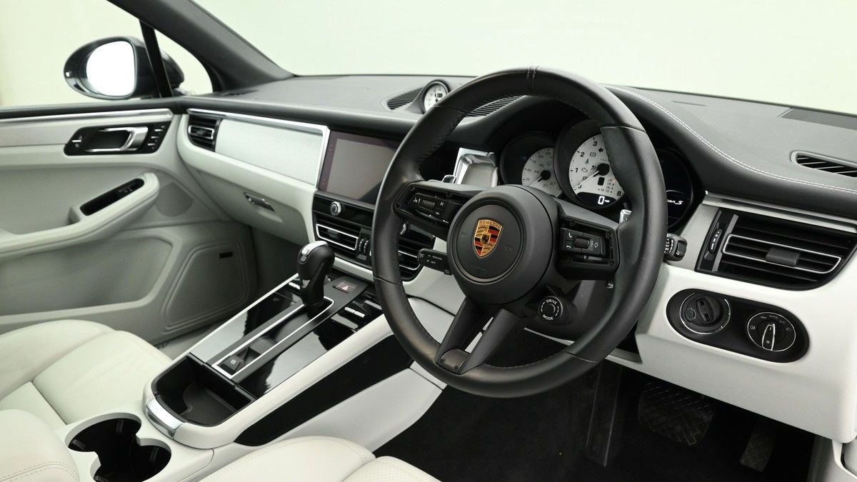 Porsche Macan Image 3