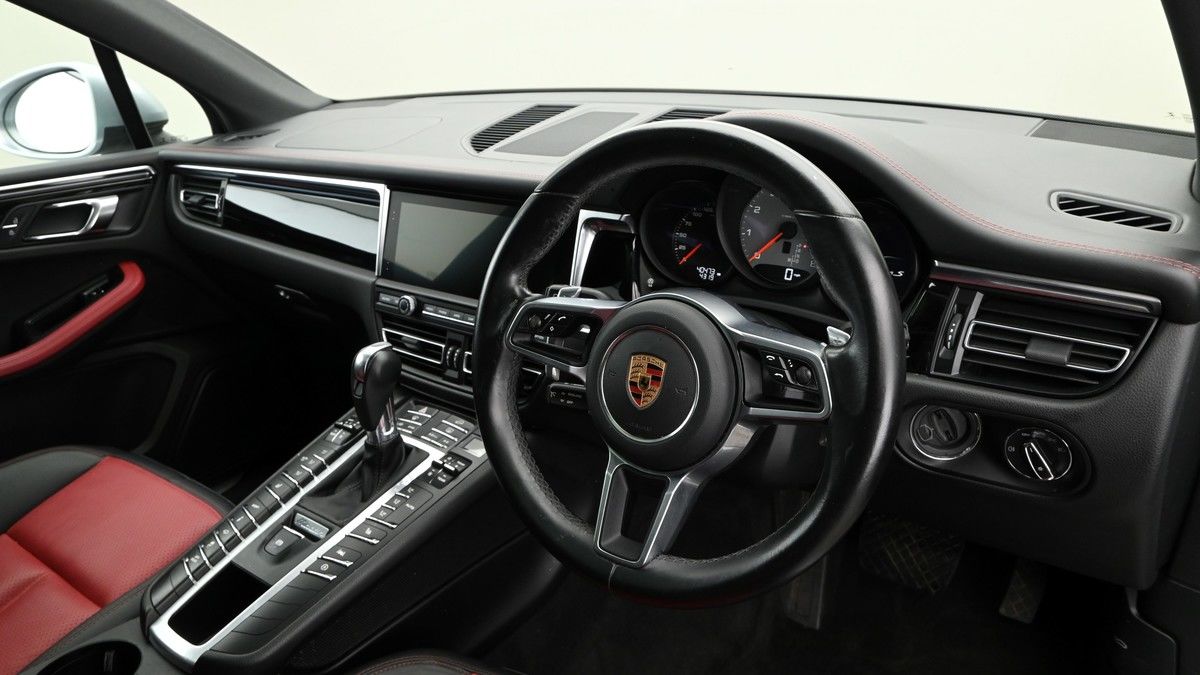 Porsche Macan Image 16