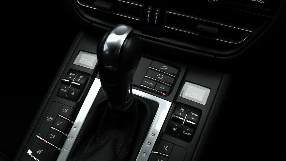 Porsche Macan Image 11