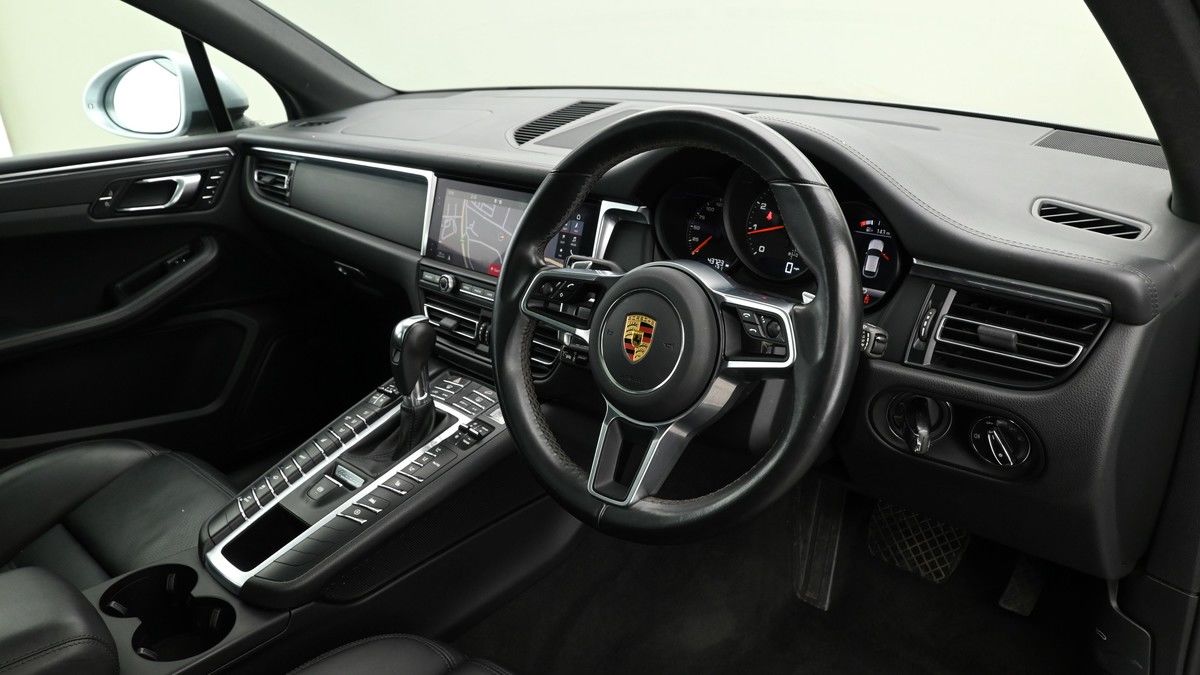 Porsche Macan Image 3