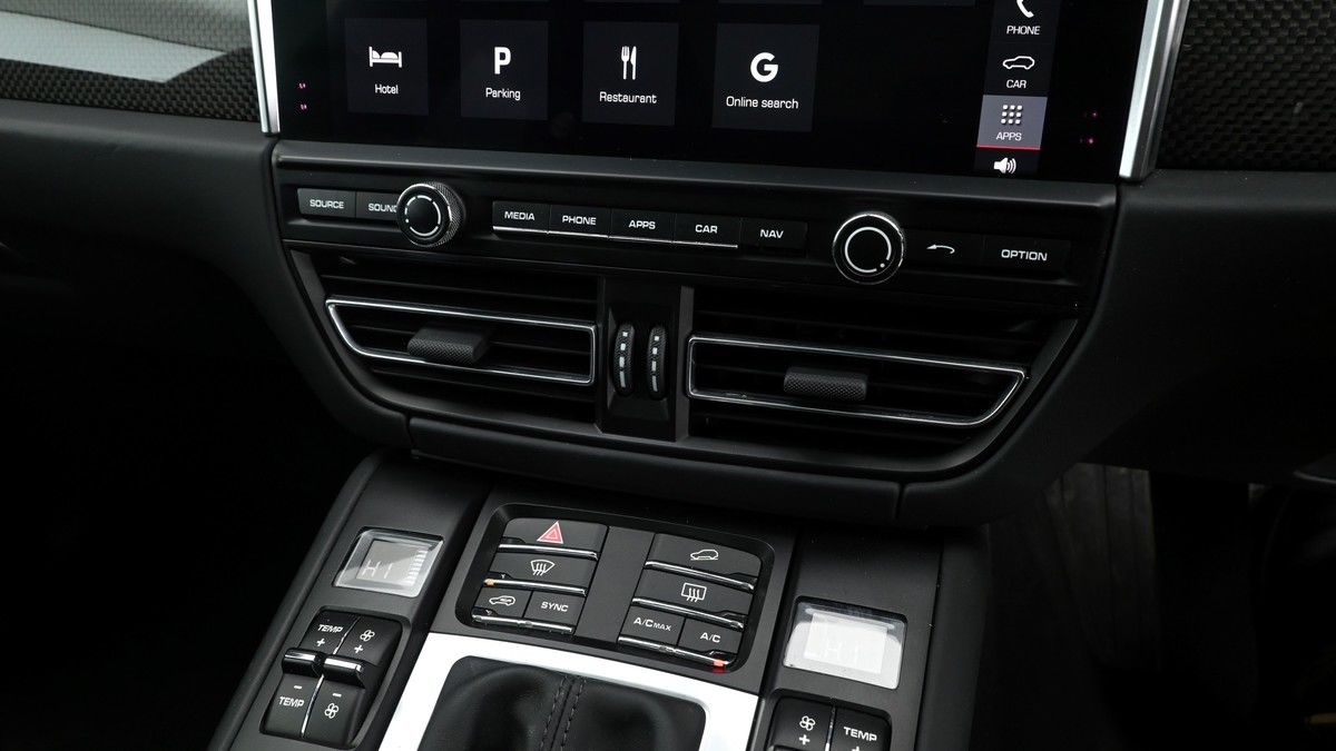 Porsche Macan Image 12