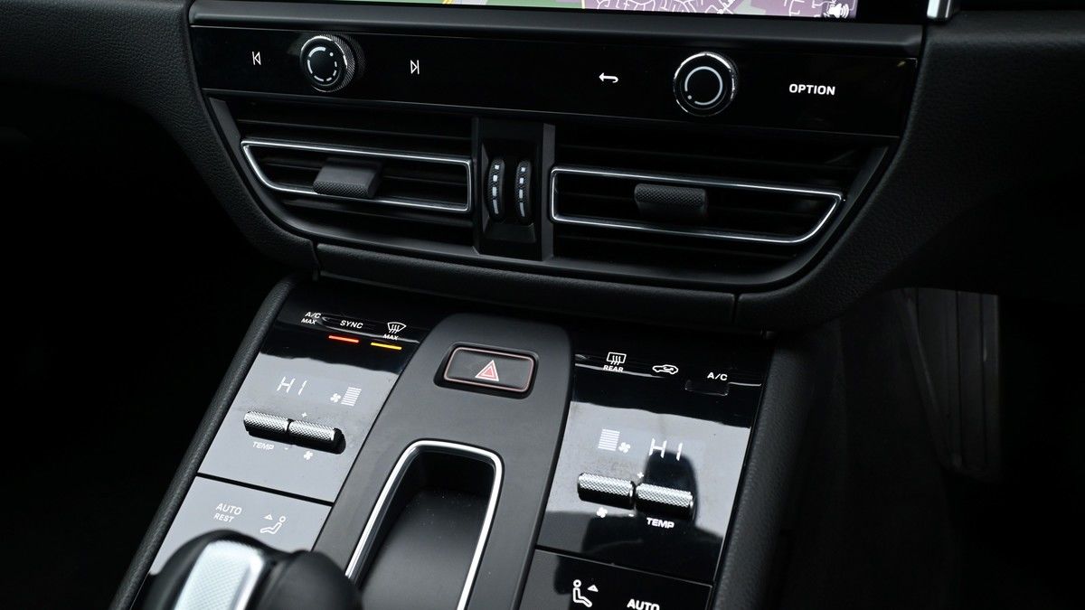 Porsche Macan Image 12