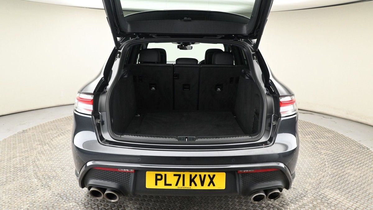 Porsche Macan Image 10