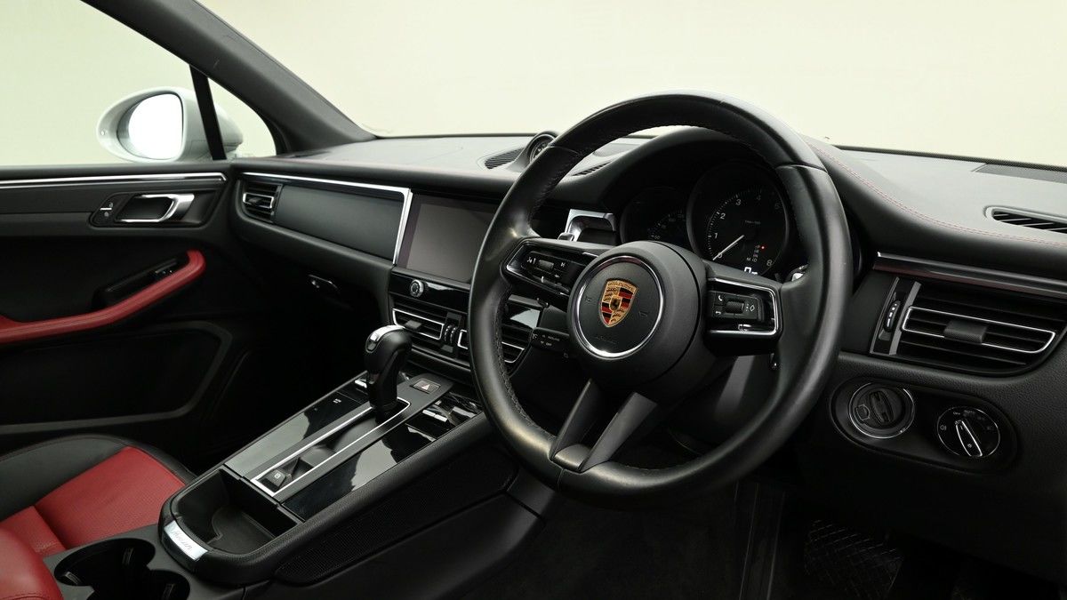 Porsche Macan Image 3