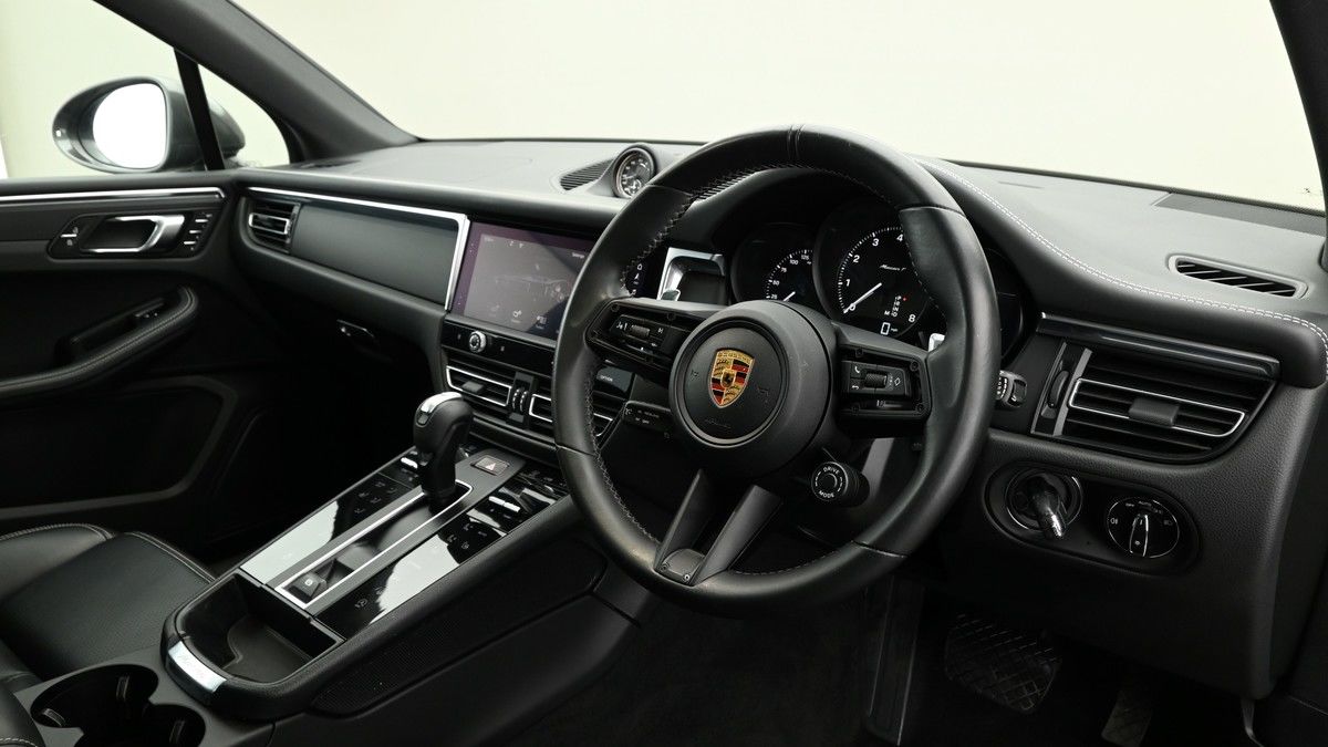 Porsche Macan Image 3