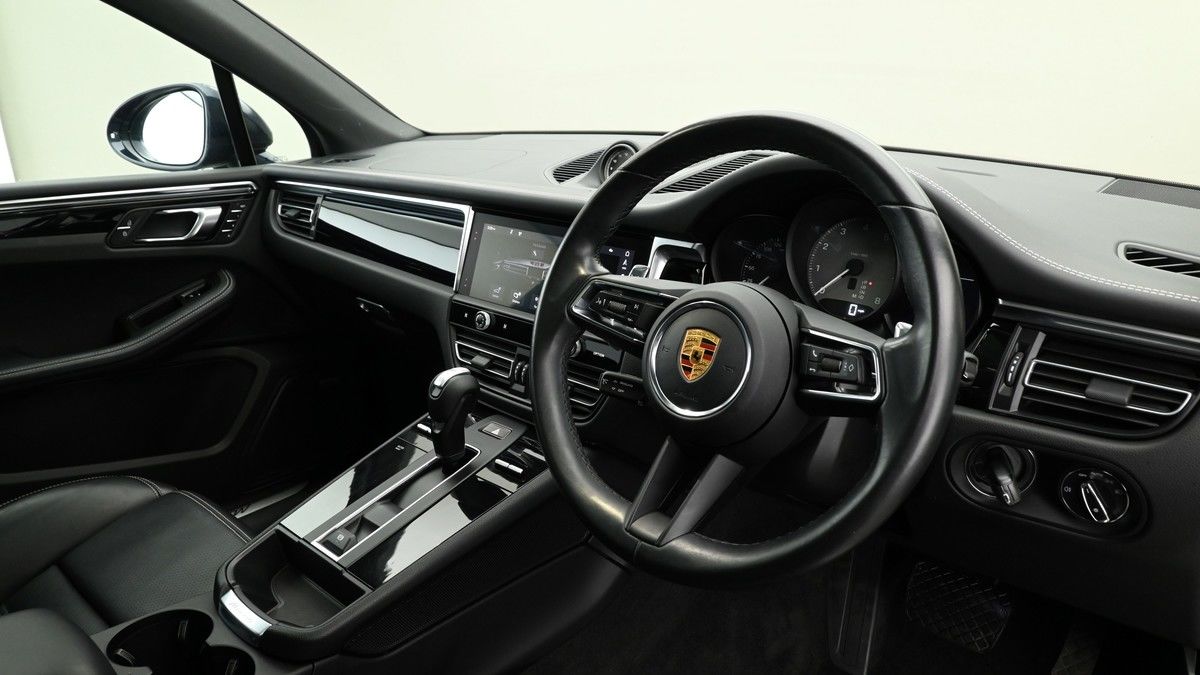 Porsche Macan Image 3