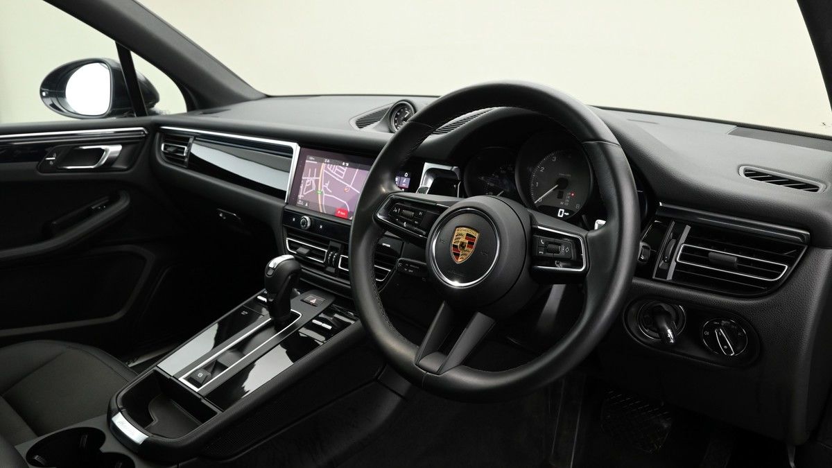 Porsche Macan Image 3