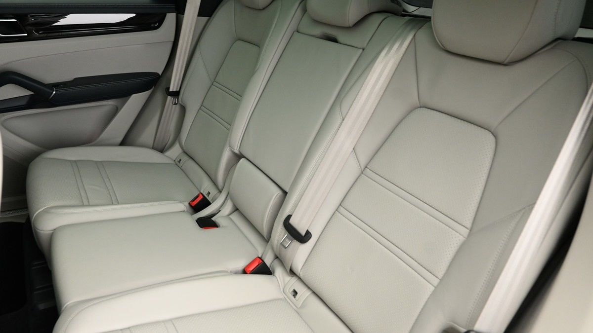 Porsche Cayenne Image 5