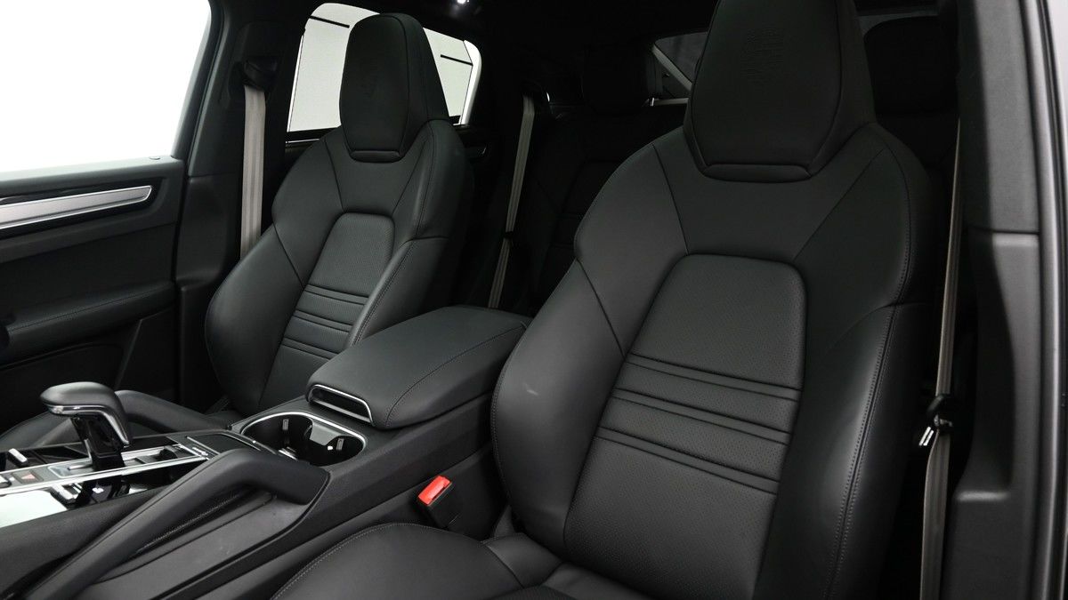 Porsche Cayenne Image 4