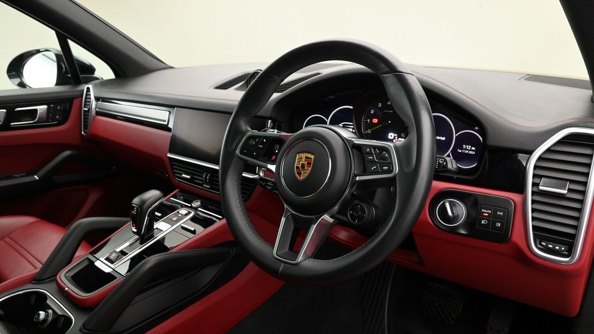 Porsche Cayenne Image 3