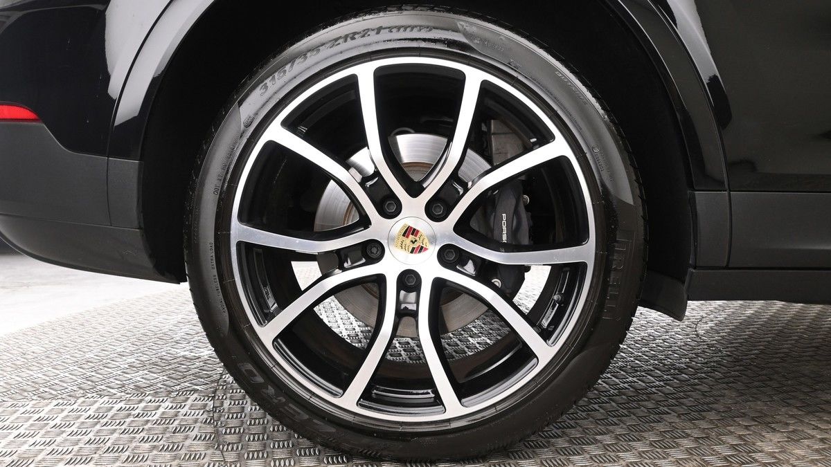 Porsche Cayenne Image 9