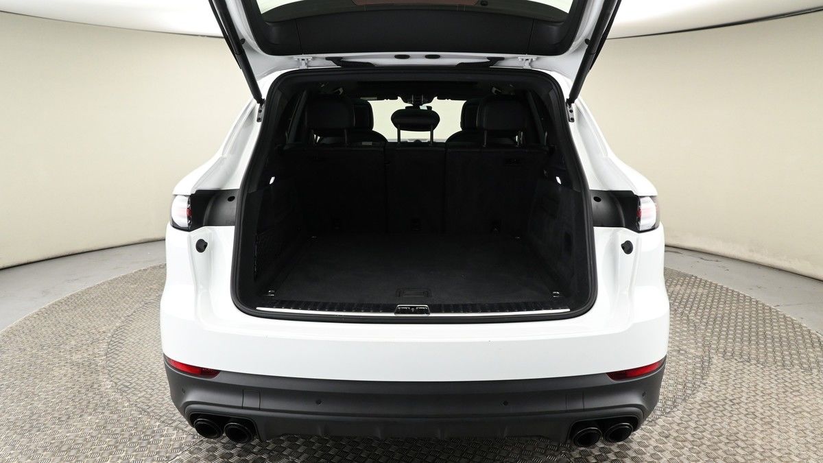 Porsche Cayenne Image 10