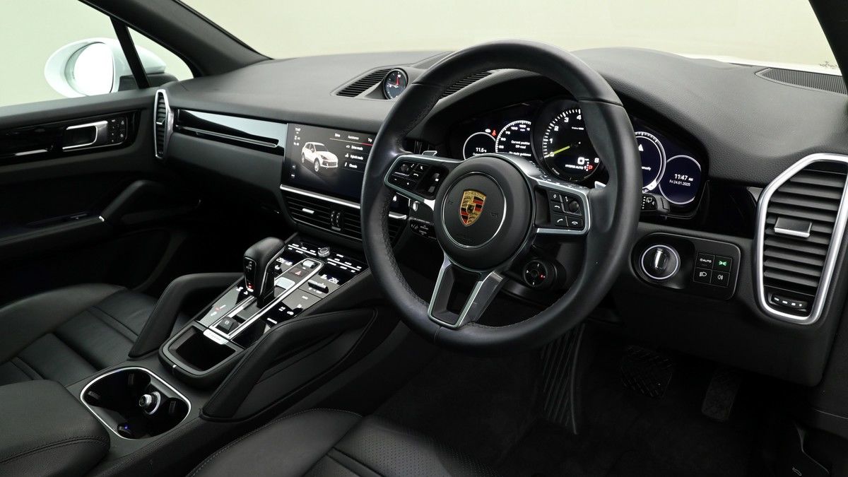 Porsche Cayenne Image 3