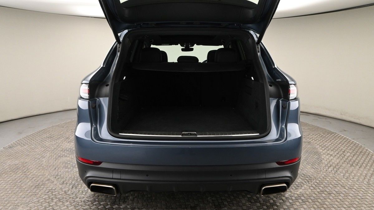 Porsche Cayenne Image 10