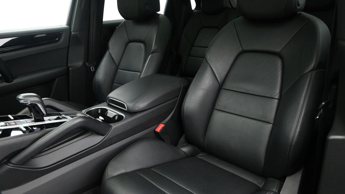 Porsche Cayenne Image 4