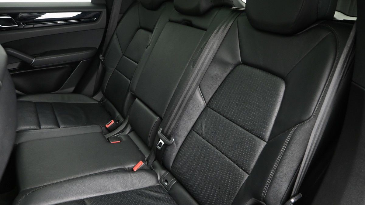 Porsche Cayenne Image 5