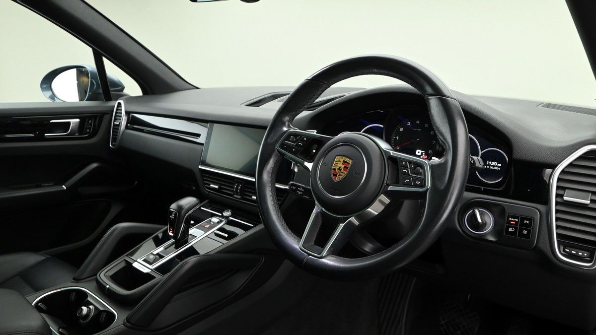 Porsche Cayenne Image 3