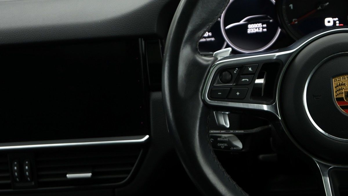 Porsche Cayenne Image 15