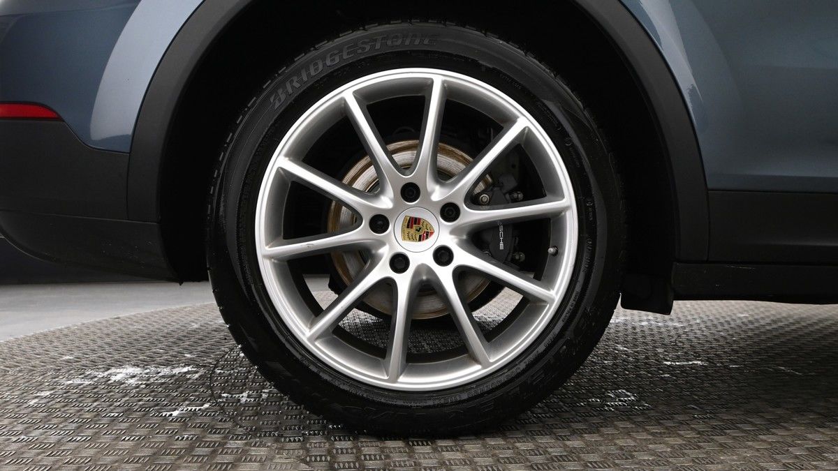 Porsche Cayenne Image 9