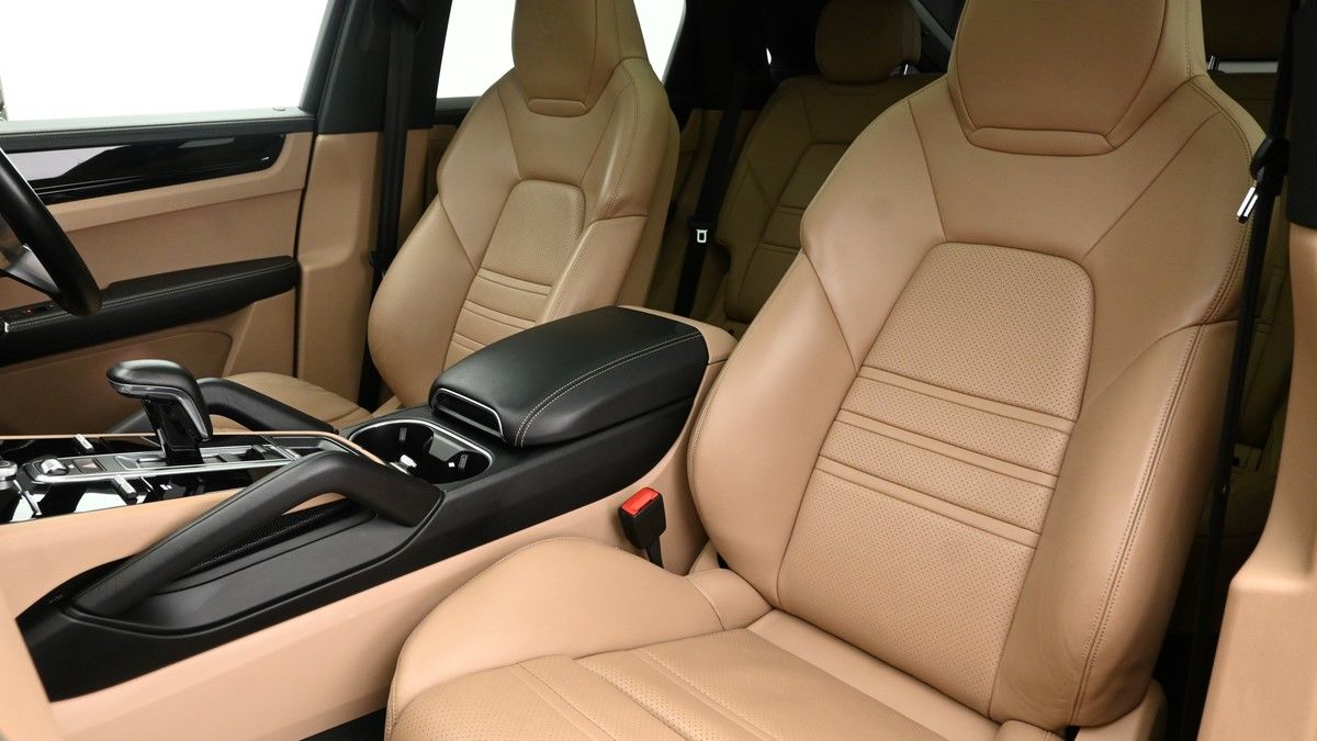 Porsche Cayenne Image 7